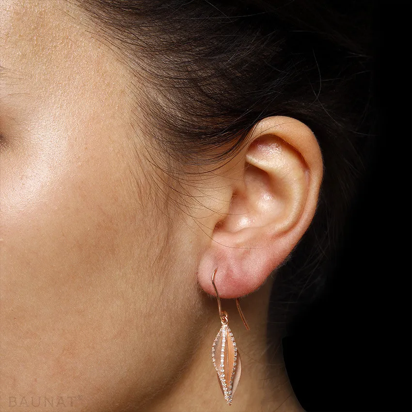 0.45 quilates pendientes diamantes diseño en oro rojo 