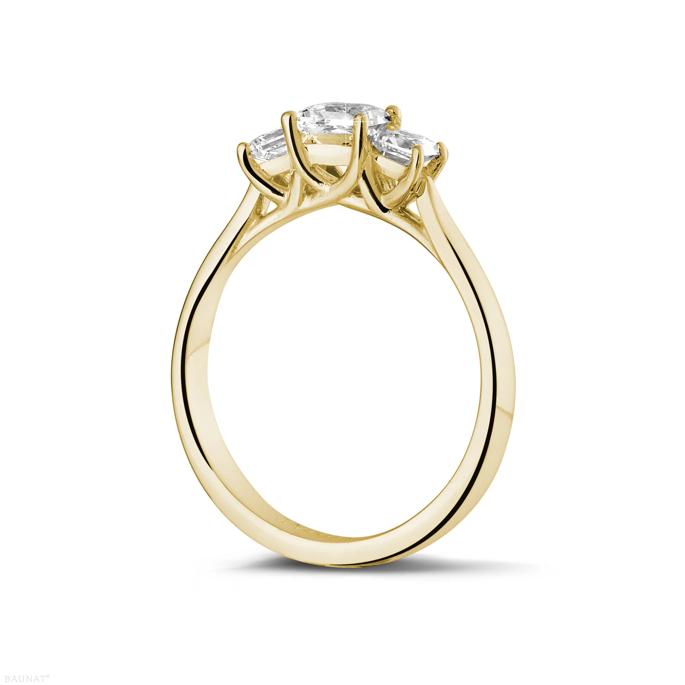 0.70 quilates anillo trilogía en oro amarillo con diamantes talla princesa 