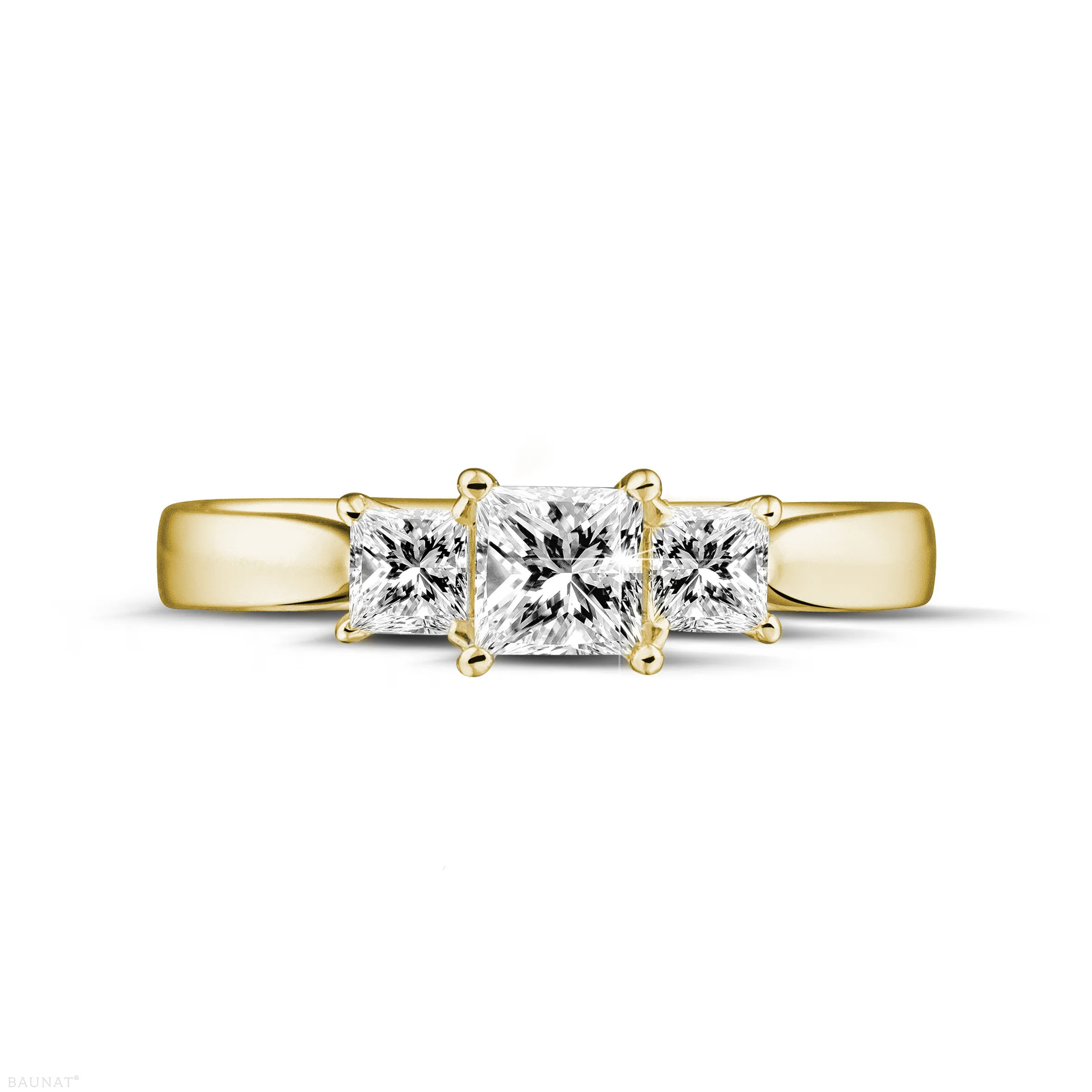 0.70 quilates anillo trilogía en oro amarillo con diamantes talla princesa 