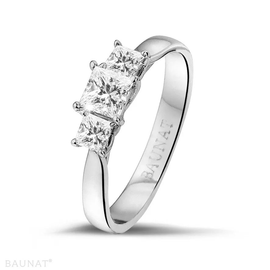 0.70 quilates anillo trilogía en oro blanco con diamantes talla princesa 
