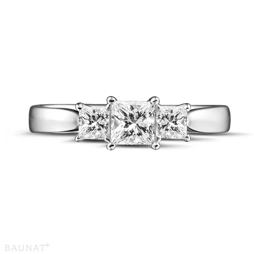 0.70 quilates anillo trilogía en oro blanco con diamantes talla princesa 