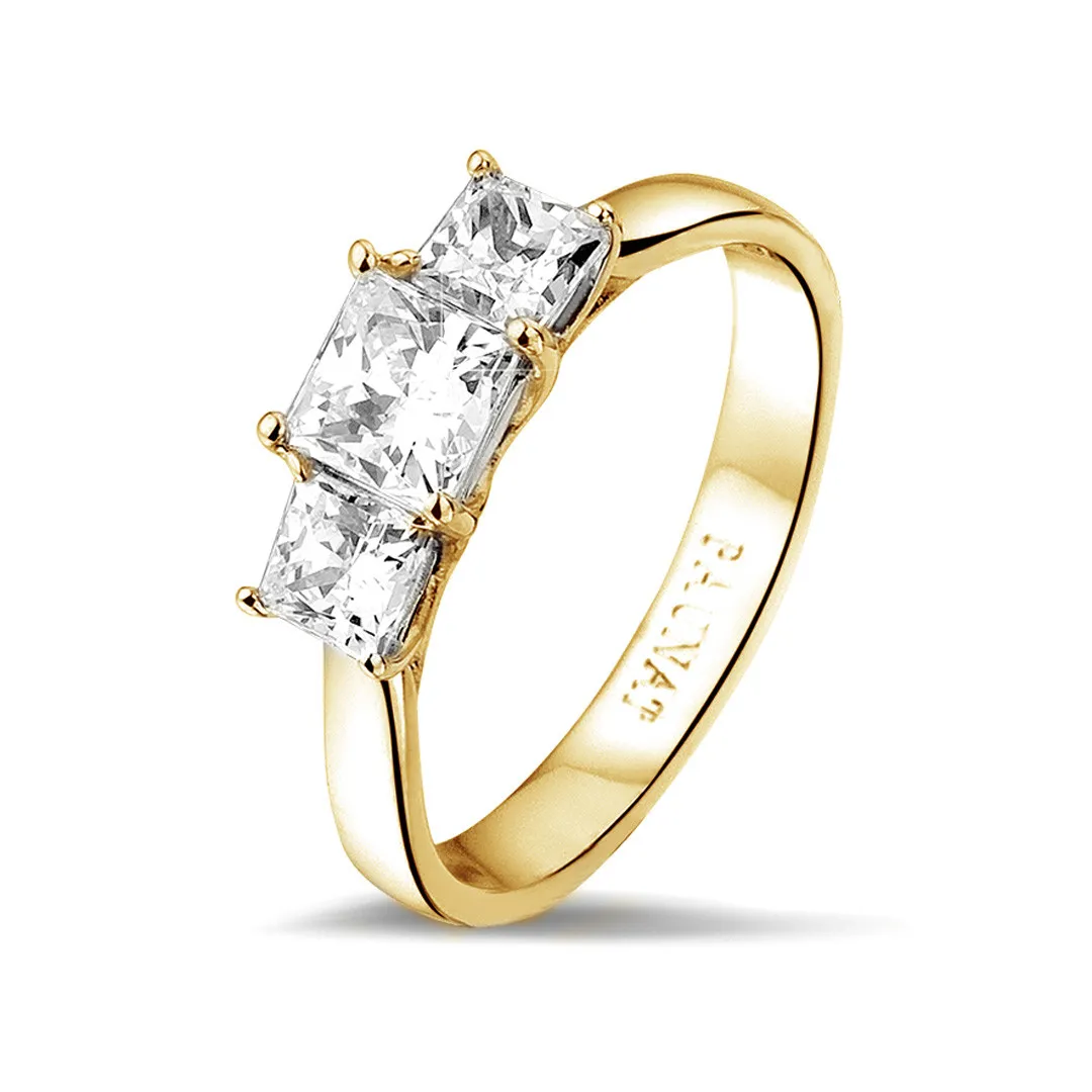 1.05 quilates anillo trilogía en oro amarillo con diamantes talla princesa 