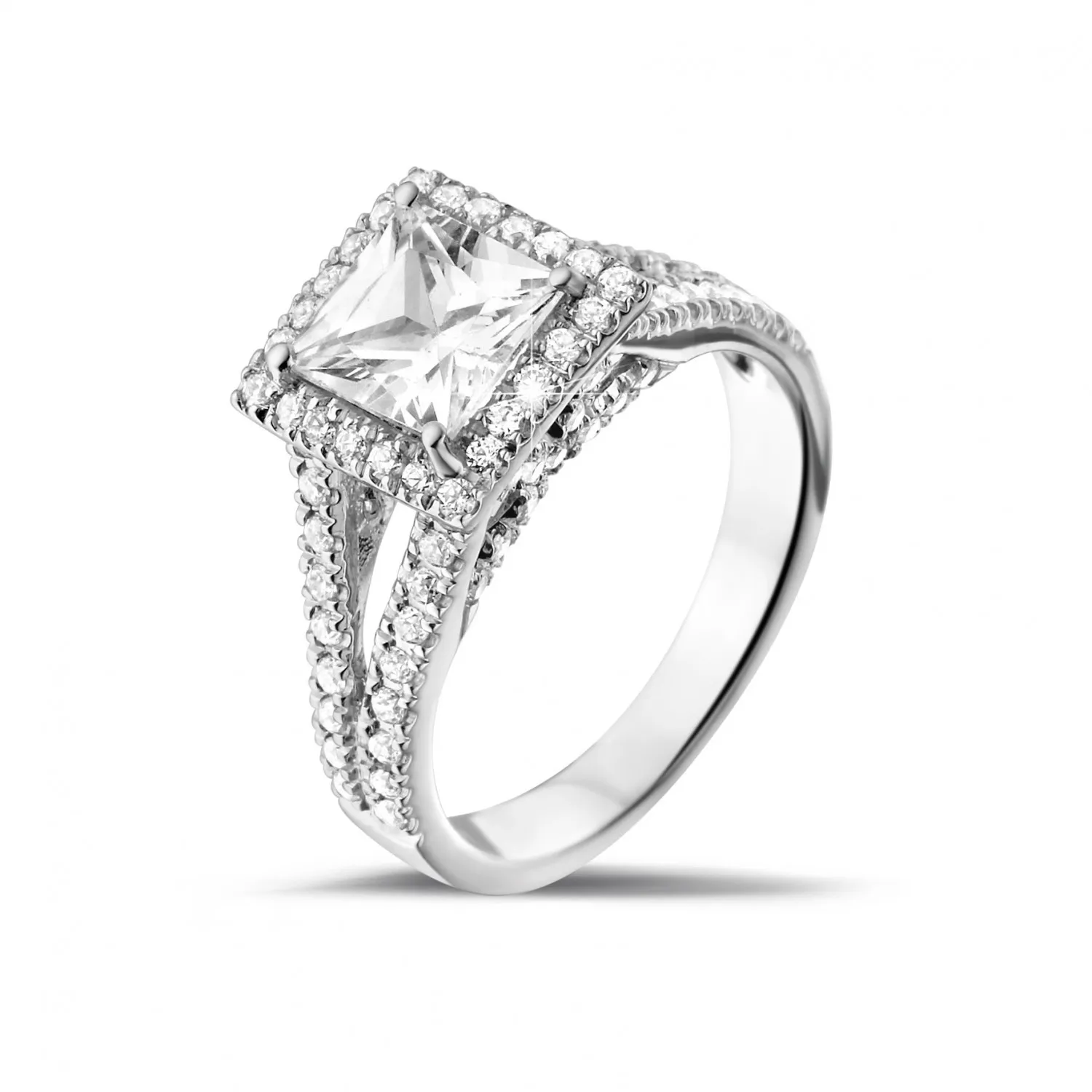 1.50 quilates anillo solitario en oro blanco con diamante talla princesa y diamantes laterales 