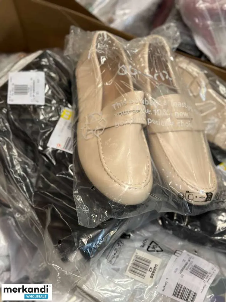 4 € el par en un conjunto de zapatos con variedad de modelos y tallas, zapatos de hombre, gama de stock restante, zapatos de muj