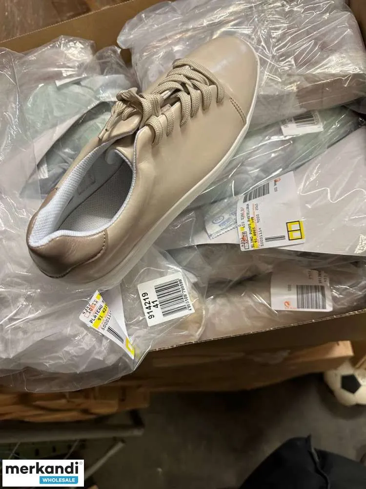 4 € el par en un conjunto de zapatos con variedad de modelos y tallas, zapatos de mujer, resto de la gama de existencias, zapato