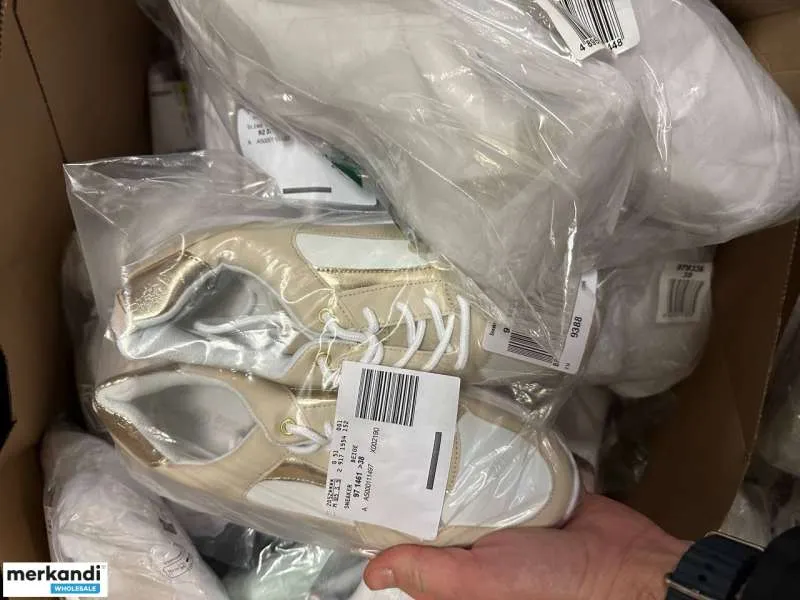 4 € el par en un conjunto de zapatos con variedad de modelos y tallas, zapatos de mujer, resto de la gama de existencias, zapato