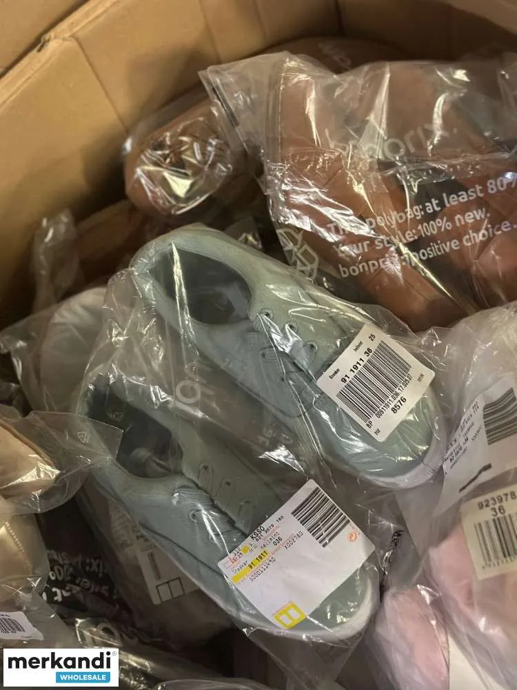 4 € el par en un conjunto de zapatos con variedad de modelos y tallas, zapatos de mujer, resto de la gama de existencias, zapato