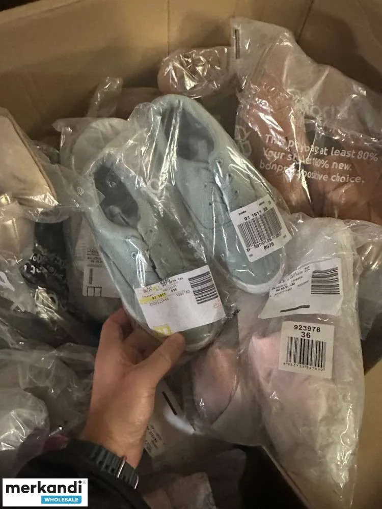 4 € por par en combinación de zapatos: variedad de modelos y tallas, stock restante, incluidos zapatos de hombre y zapatos de mu