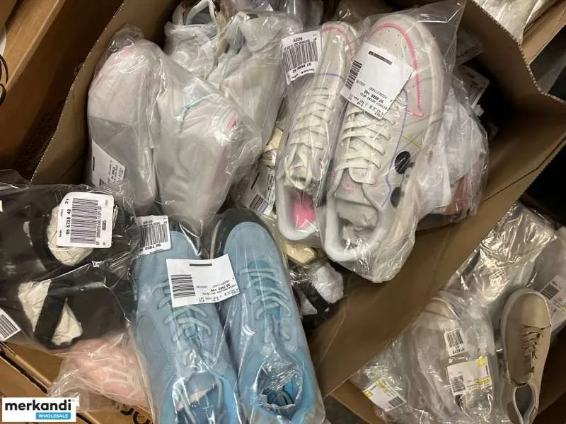 4 € por par en un conjunto de zapatos con variedad de modelos y tallas, zapatos de hombre, gama de stock restante, zapatos de mu