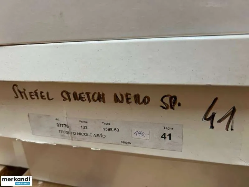 43 Pares De Zapatos De Mujer, Venta Al Por Mayor Remanentes