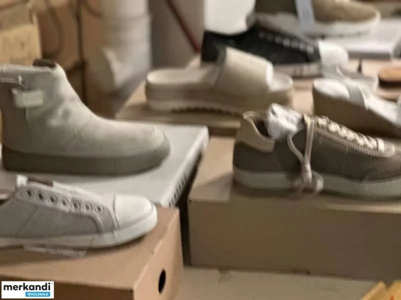 6,50€ por par, palet de stock restante, mezcla de zapatos de marca europea, mezcla de diferentes modelos y tallas para mujer y h