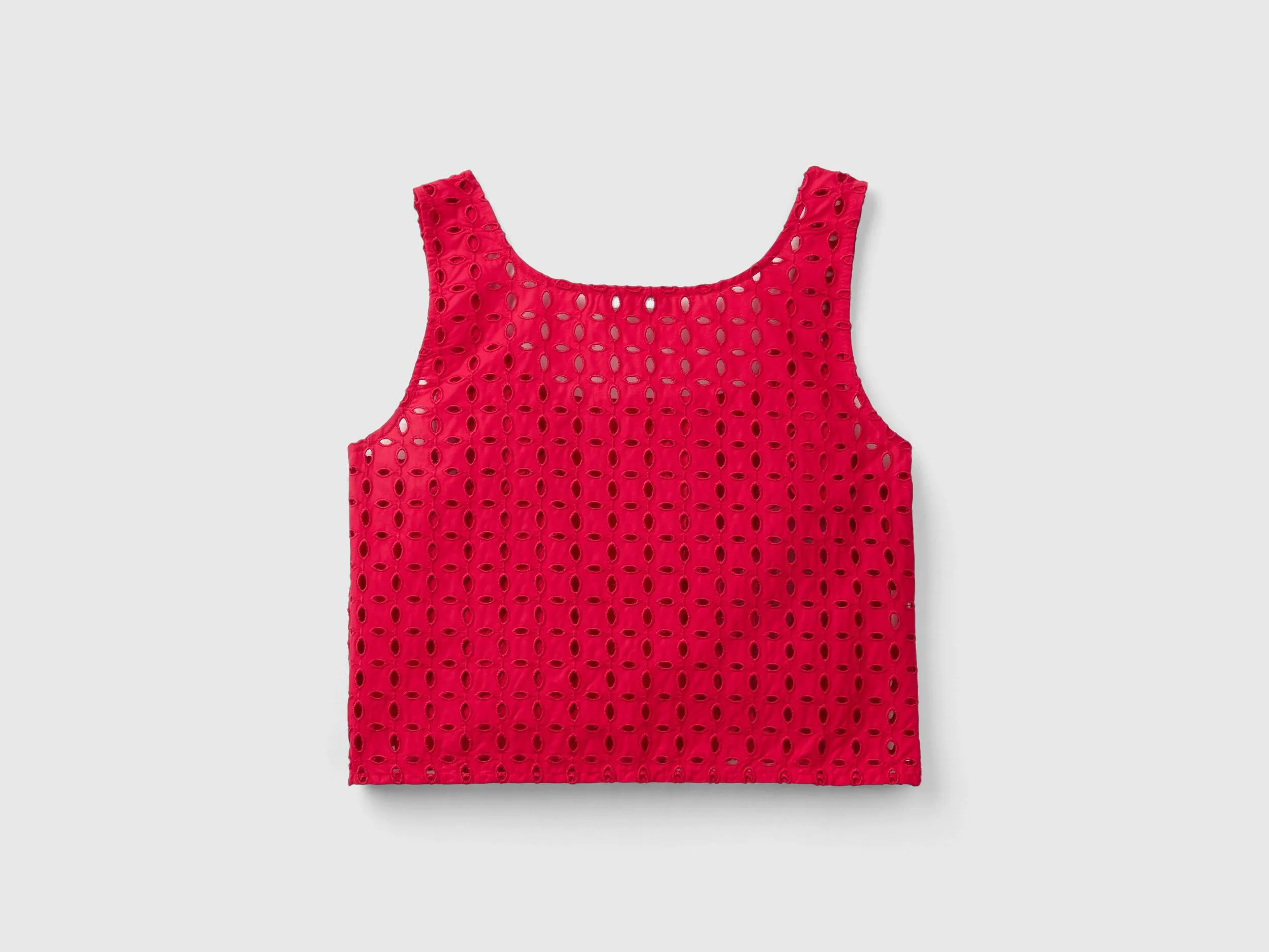 Blusa de encaje suizo sin mangas
