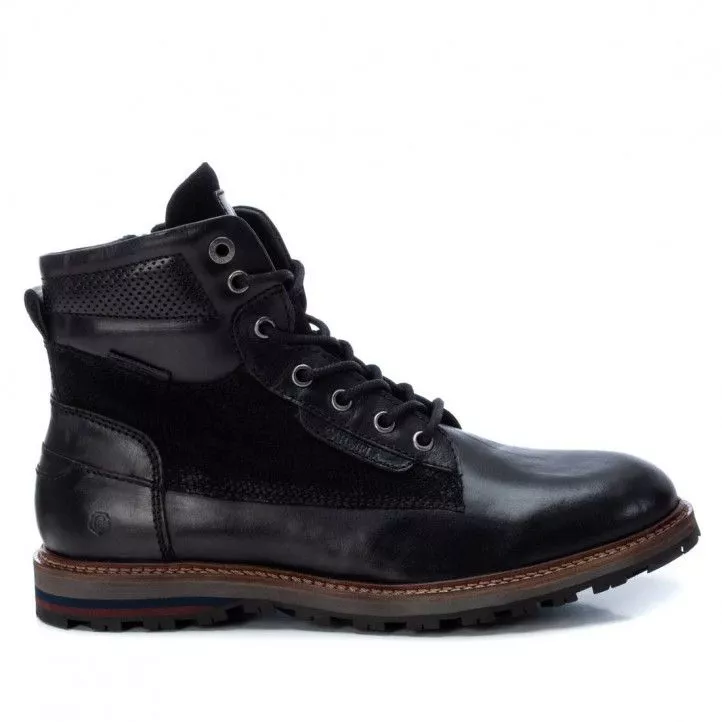 Botines Carmela 067519 negros con detalles en ante