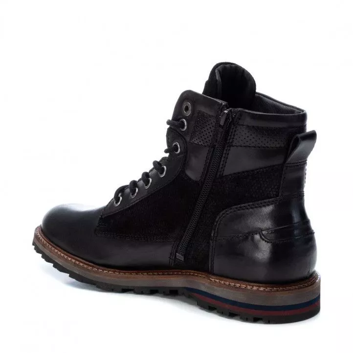 Botines Carmela 067519 negros con detalles en ante