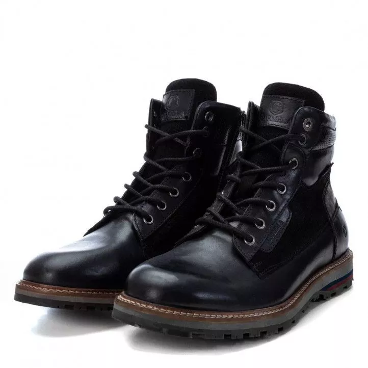 Botines Carmela 067519 negros con detalles en ante