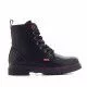 Botines Levi's negras con detalles en rojo