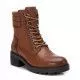 Botines planos Carmela 067909 con pasadores metálicos en marrón