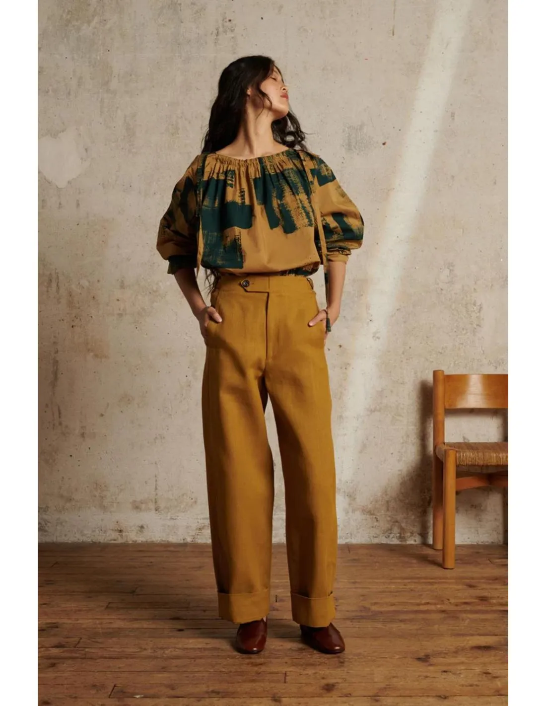 CAMISA CON ESCOTE AJUSTABLE SOEUR UKI