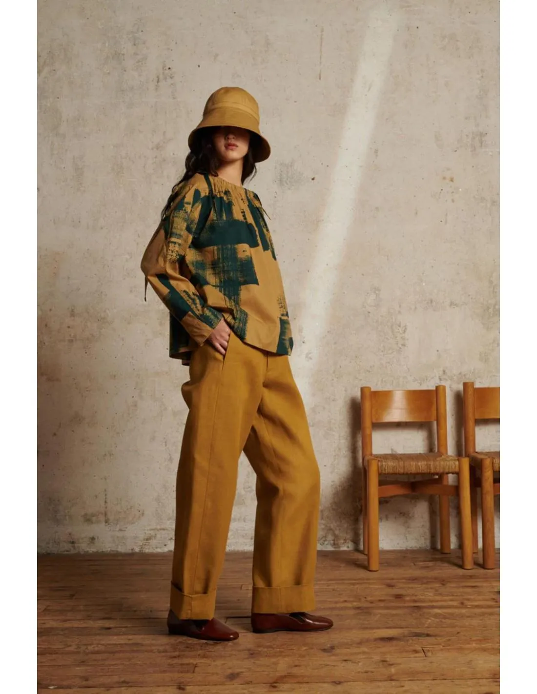 CAMISA CON ESCOTE AJUSTABLE SOEUR UKI