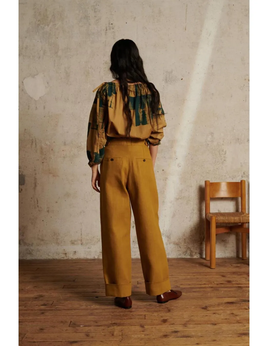 CAMISA CON ESCOTE AJUSTABLE SOEUR UKI