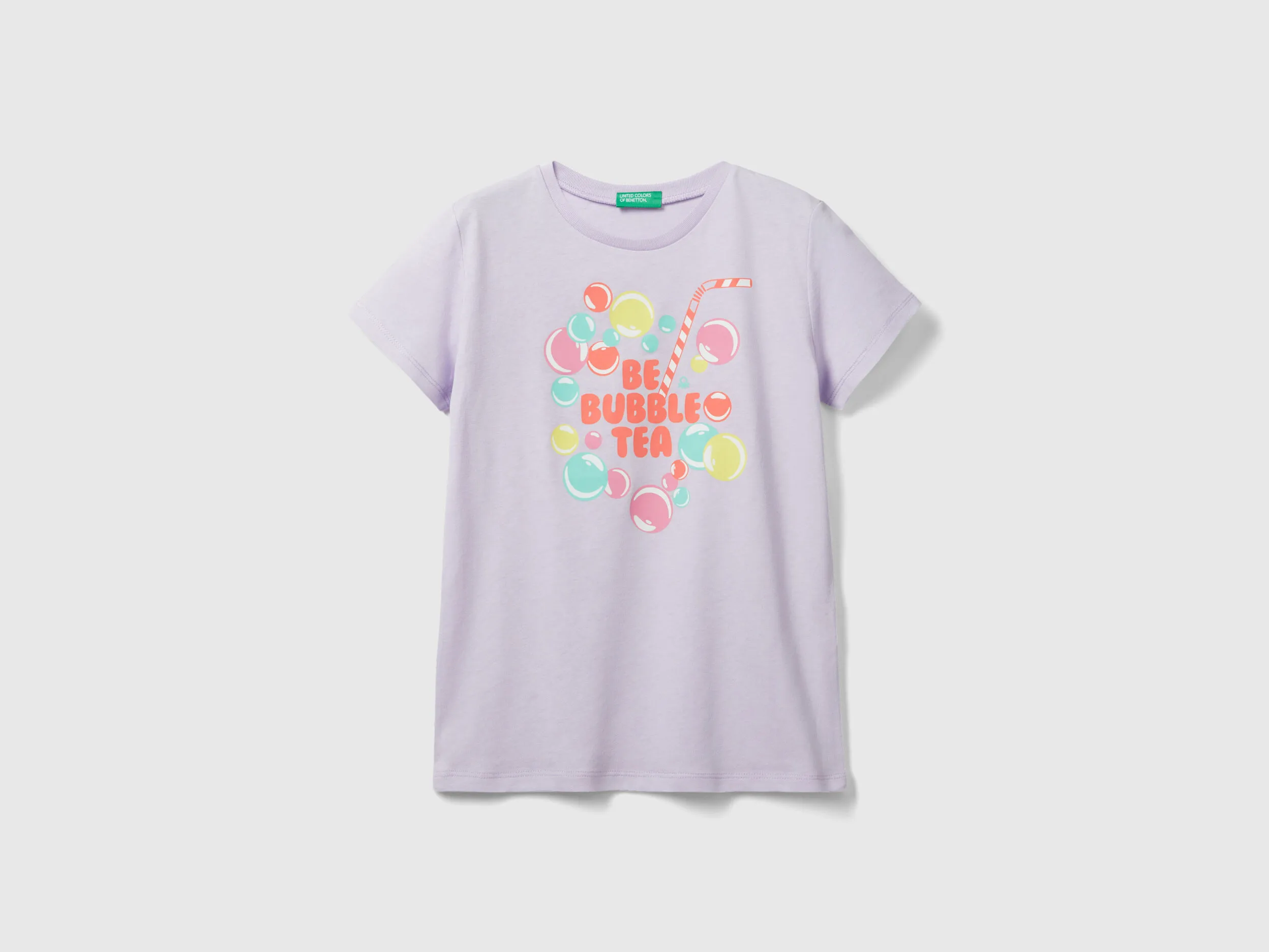 Camiseta con detalles flúor