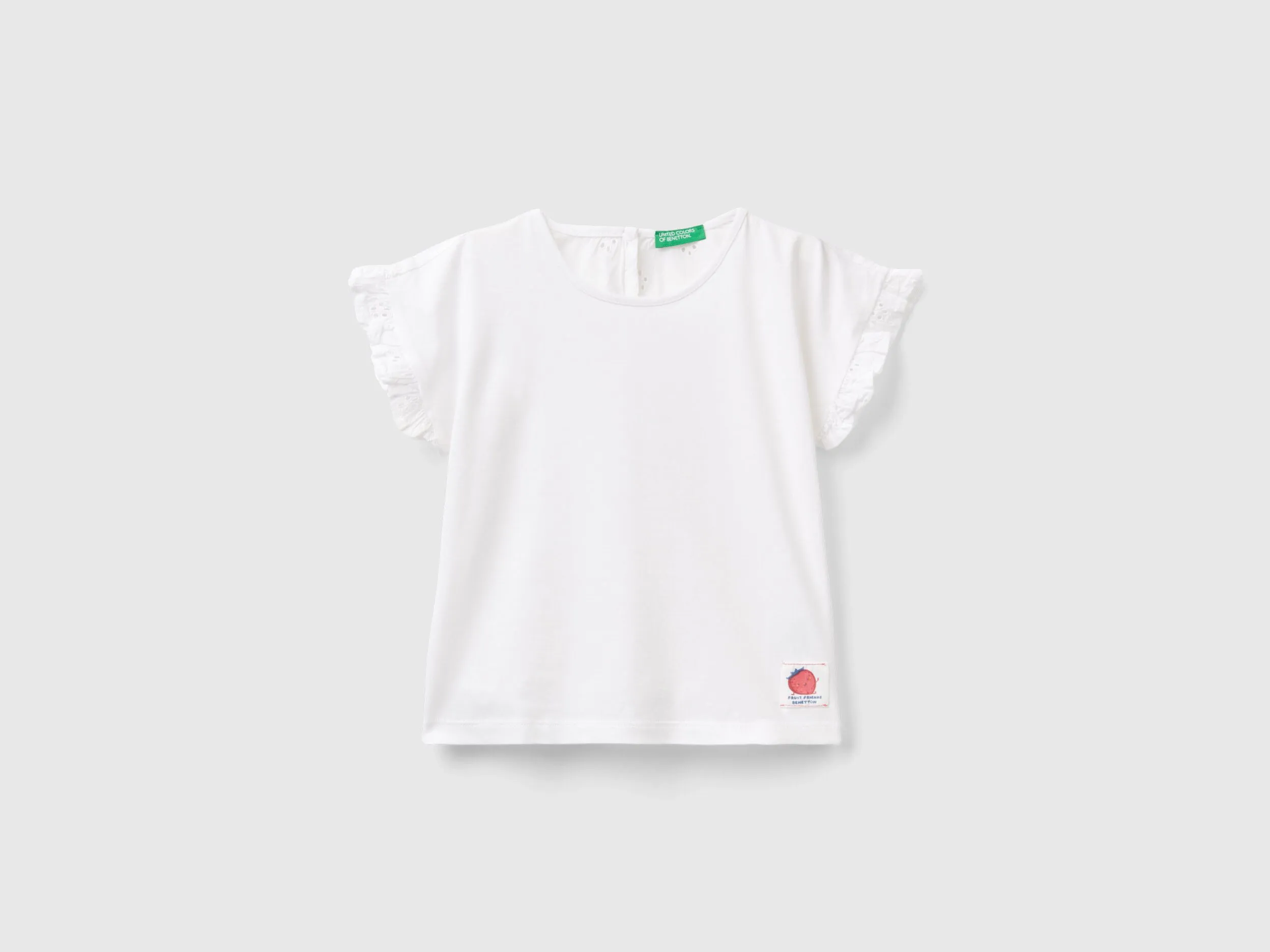 Camiseta con volantes y bordado suizo