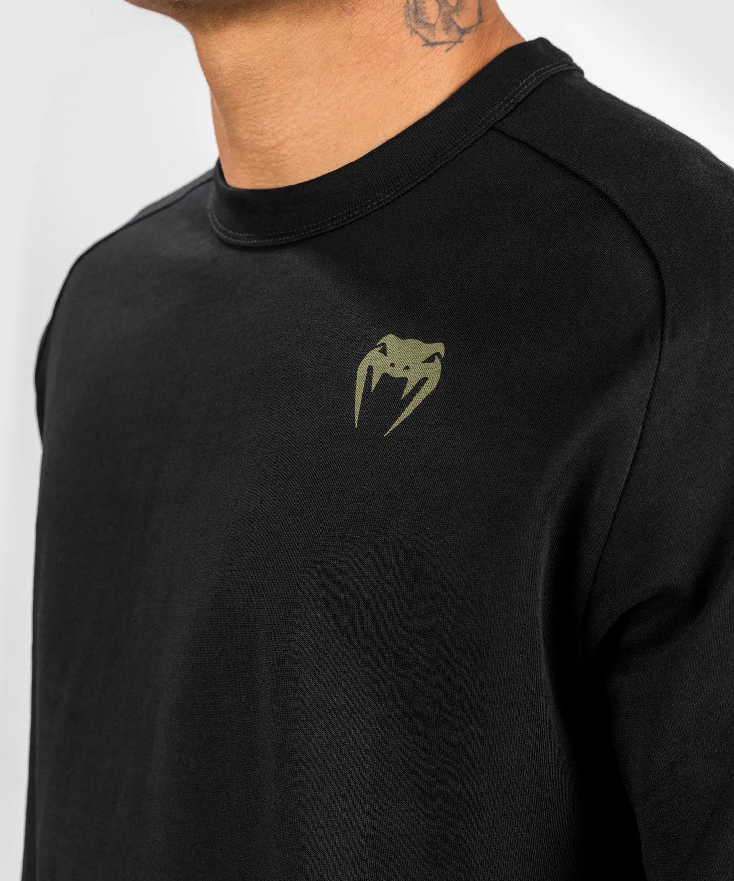 CAMISETA FANGS VENUM REGULAR  MANGA LARGA  NEGRO/ARENA