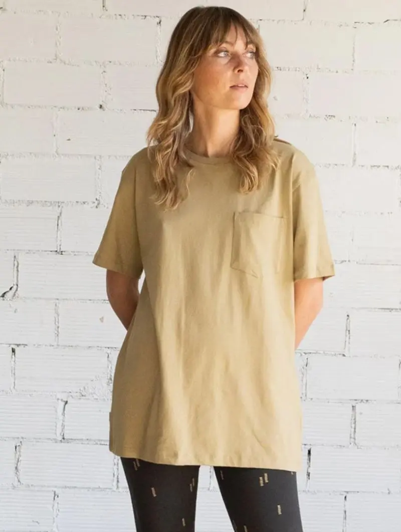 Camiseta lisa con bolsillo de algodón orgánico