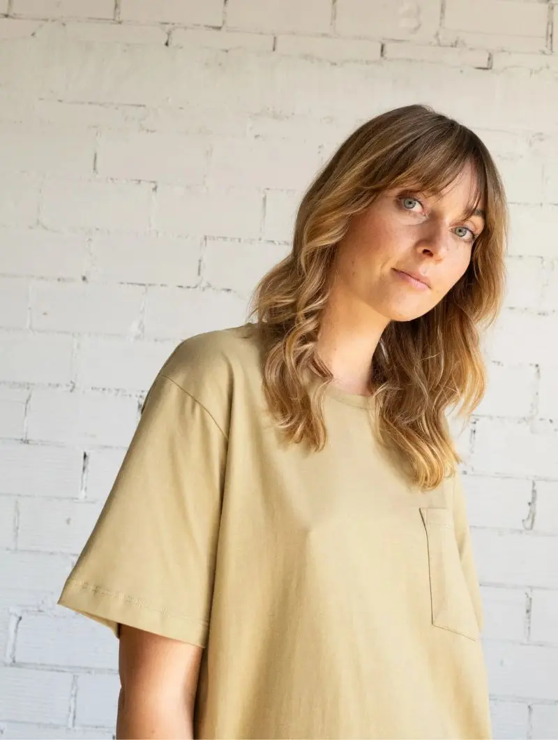 Camiseta lisa con bolsillo de algodón orgánico