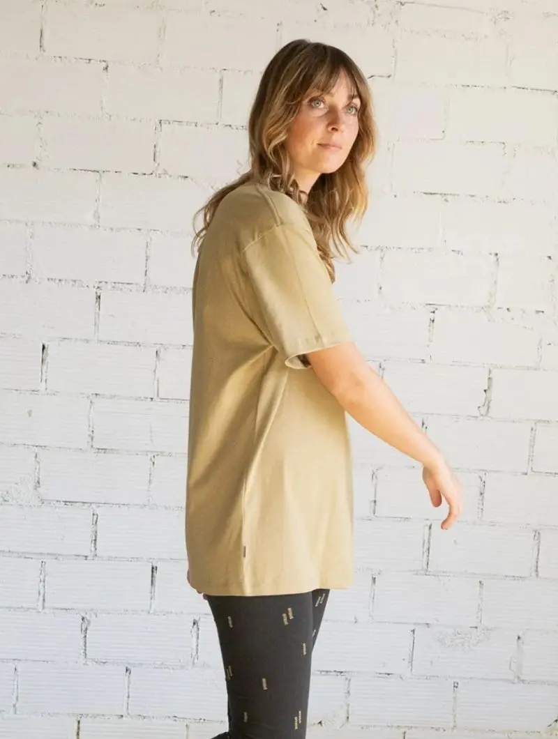 Camiseta lisa con bolsillo de algodón orgánico