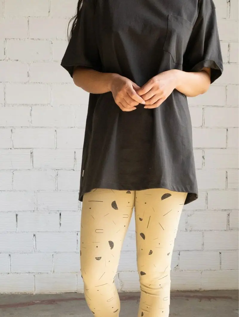 Camiseta lisa con bolsillo de algodón orgánico