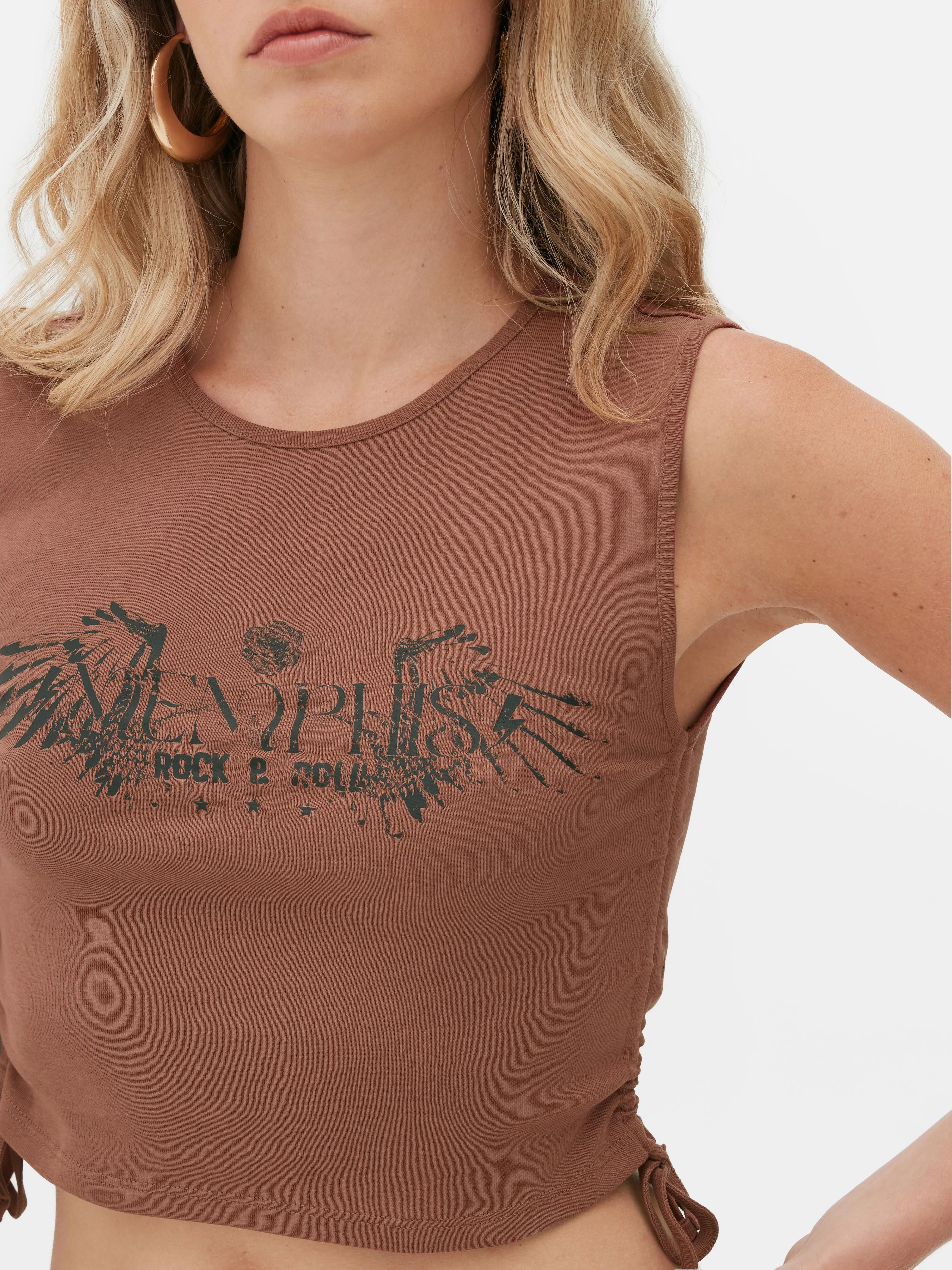 Camiseta sin mangas y lados fruncidos de Rita Ora