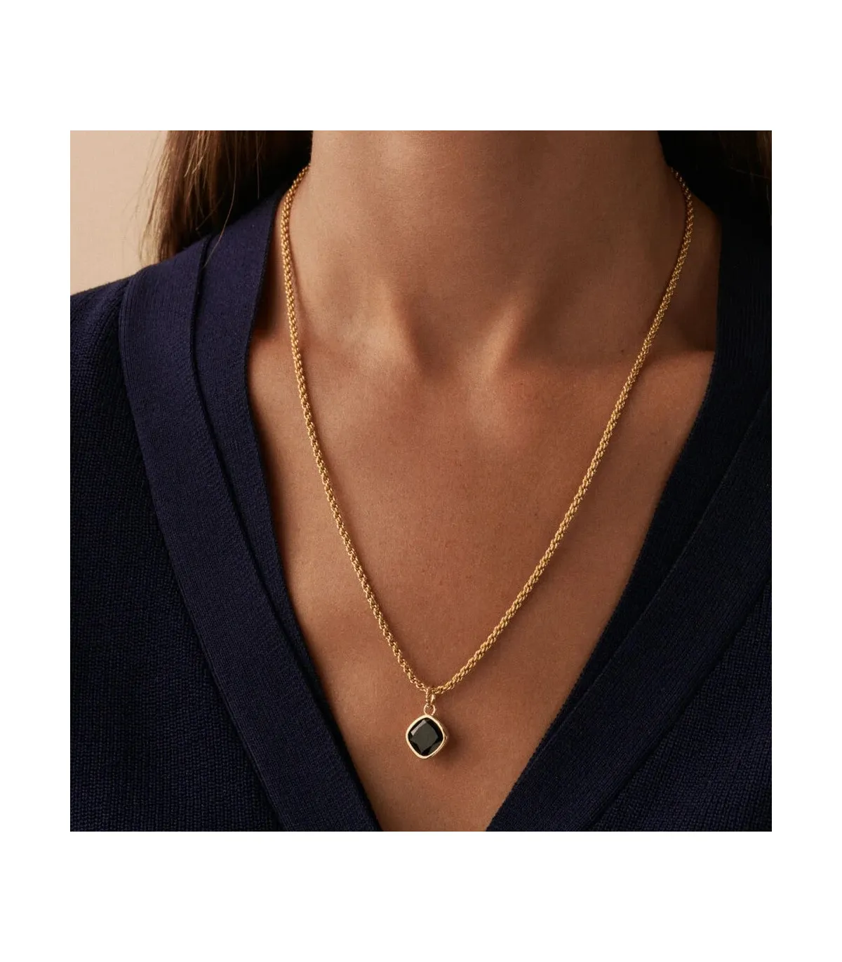 COLGANTE AGATHA AMULETO DE LUZ CIRCONITA GRANDE NEGRA / DORADO  2880035270TU
