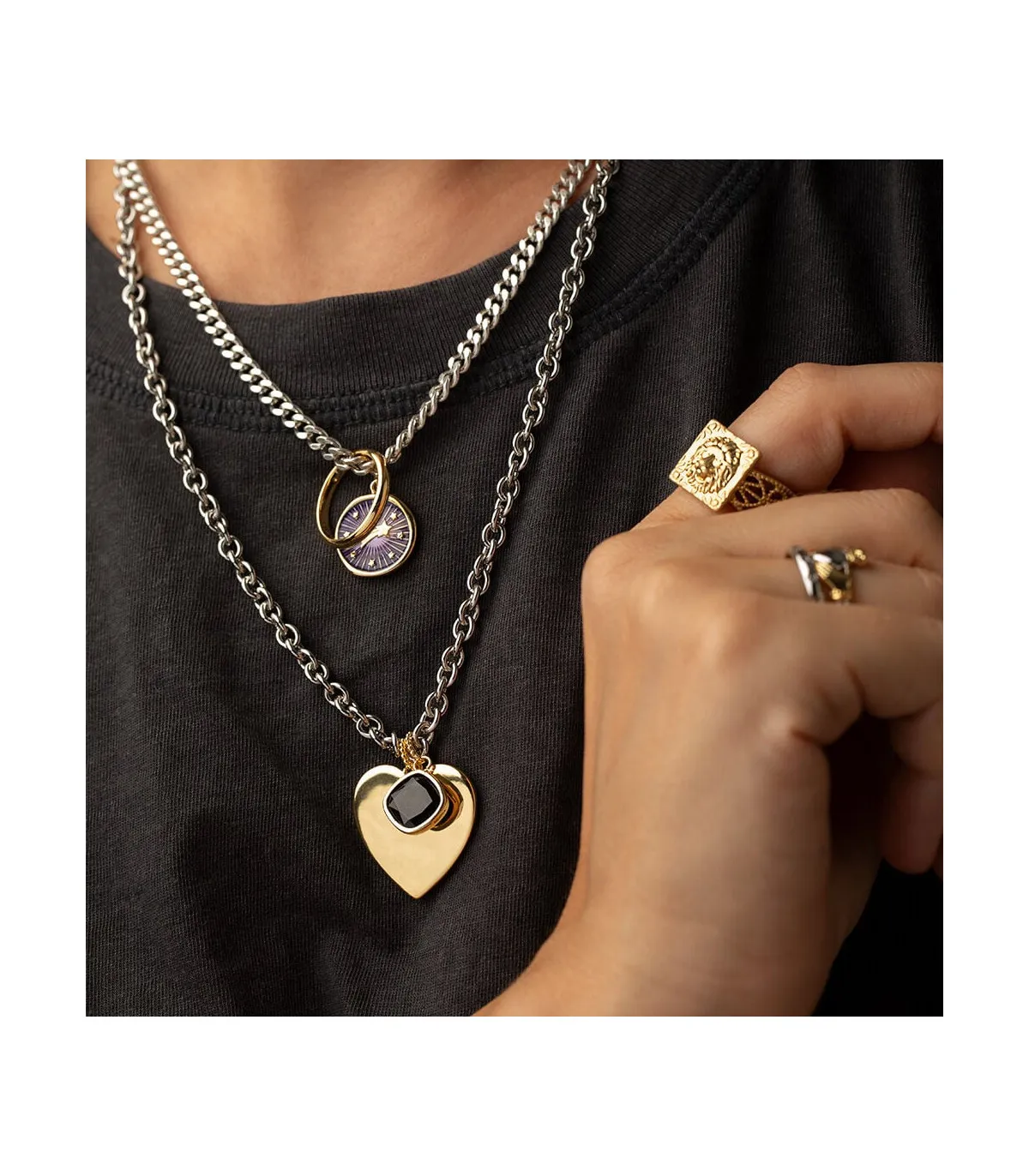 COLGANTE AGATHA AMULETO DE LUZ CIRCONITA GRANDE NEGRA / DORADO  2880035270TU