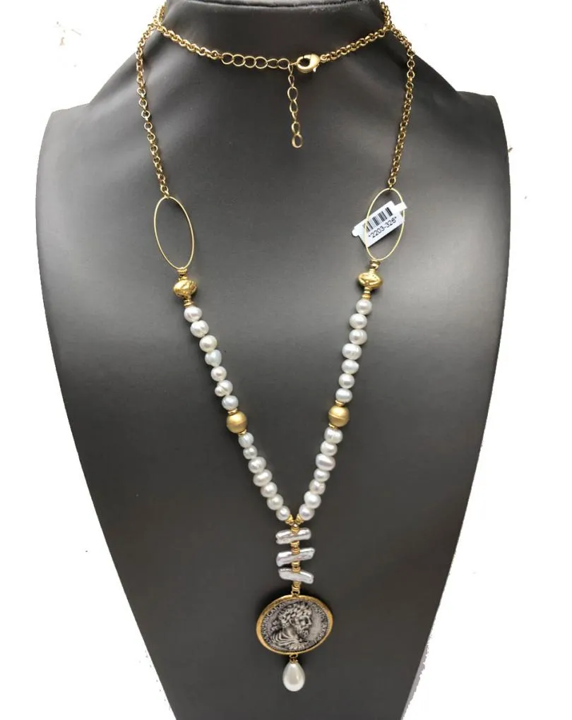 COLLARES MUJER CON PERLAS DE RIO Y MONEDA GRANDE GRABADA