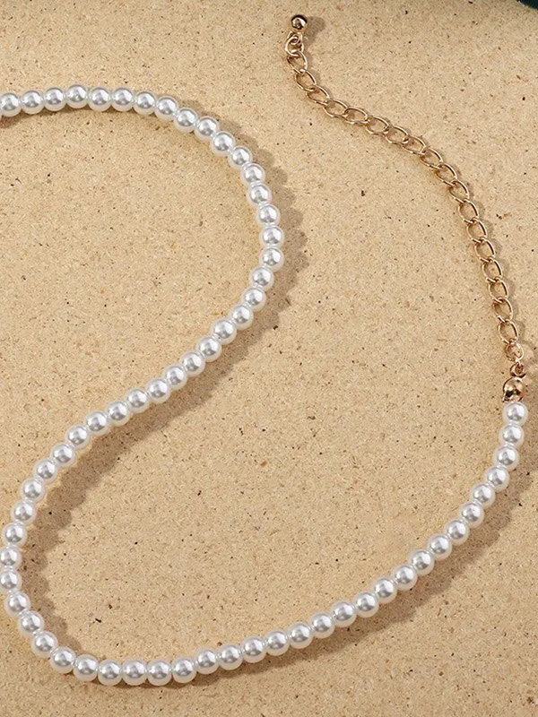 Elegante collar de perlas de imitación