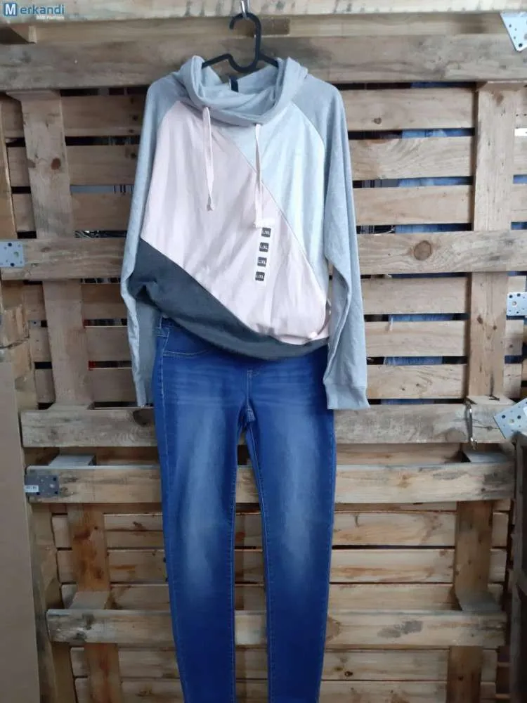 Lote de Ropa Femenina de Temporada: Variedad en Tallas y Modelos Europeos