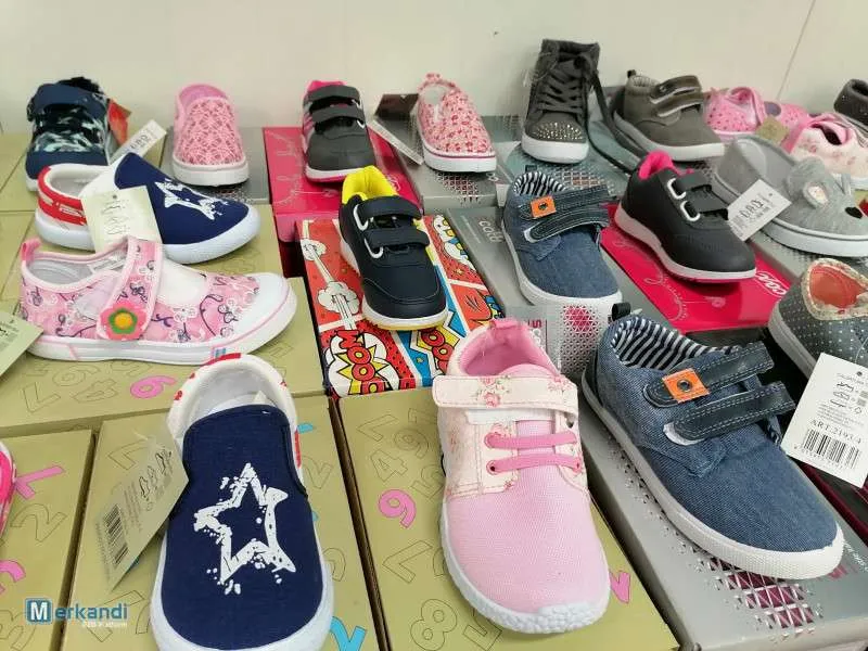 Marca de zapatos para niños mezcla al por mayor.