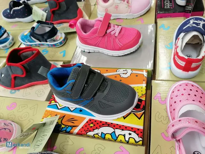 Marca de zapatos para niños mezcla al por mayor.