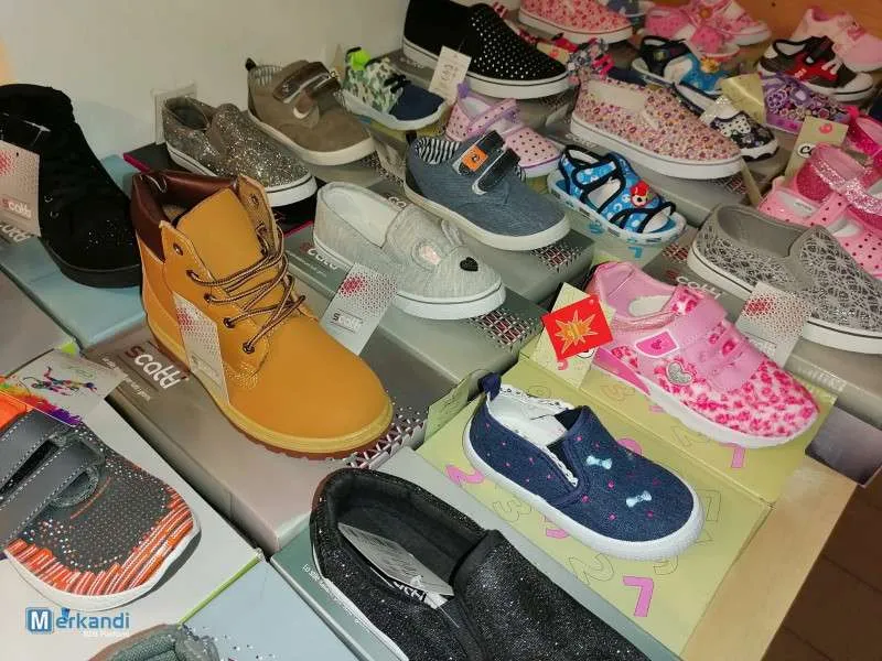 Marca de zapatos para niños mezcla al por mayor.