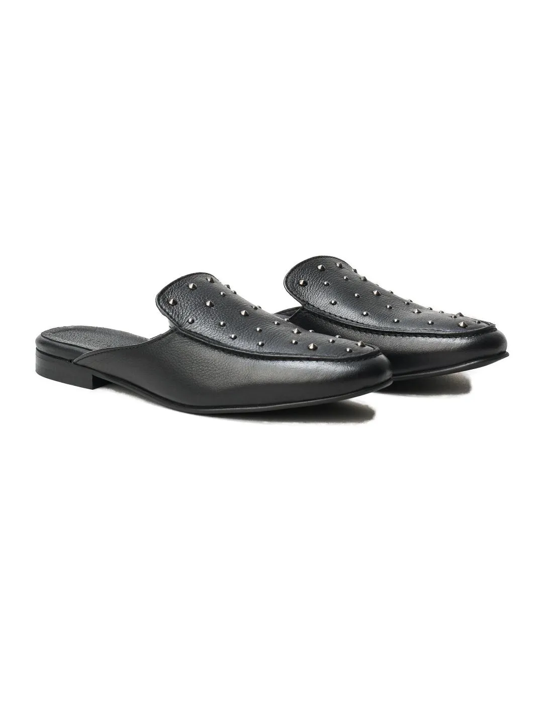 MOCASíN SALSA ESTILO MULE CON TACHUELASZ