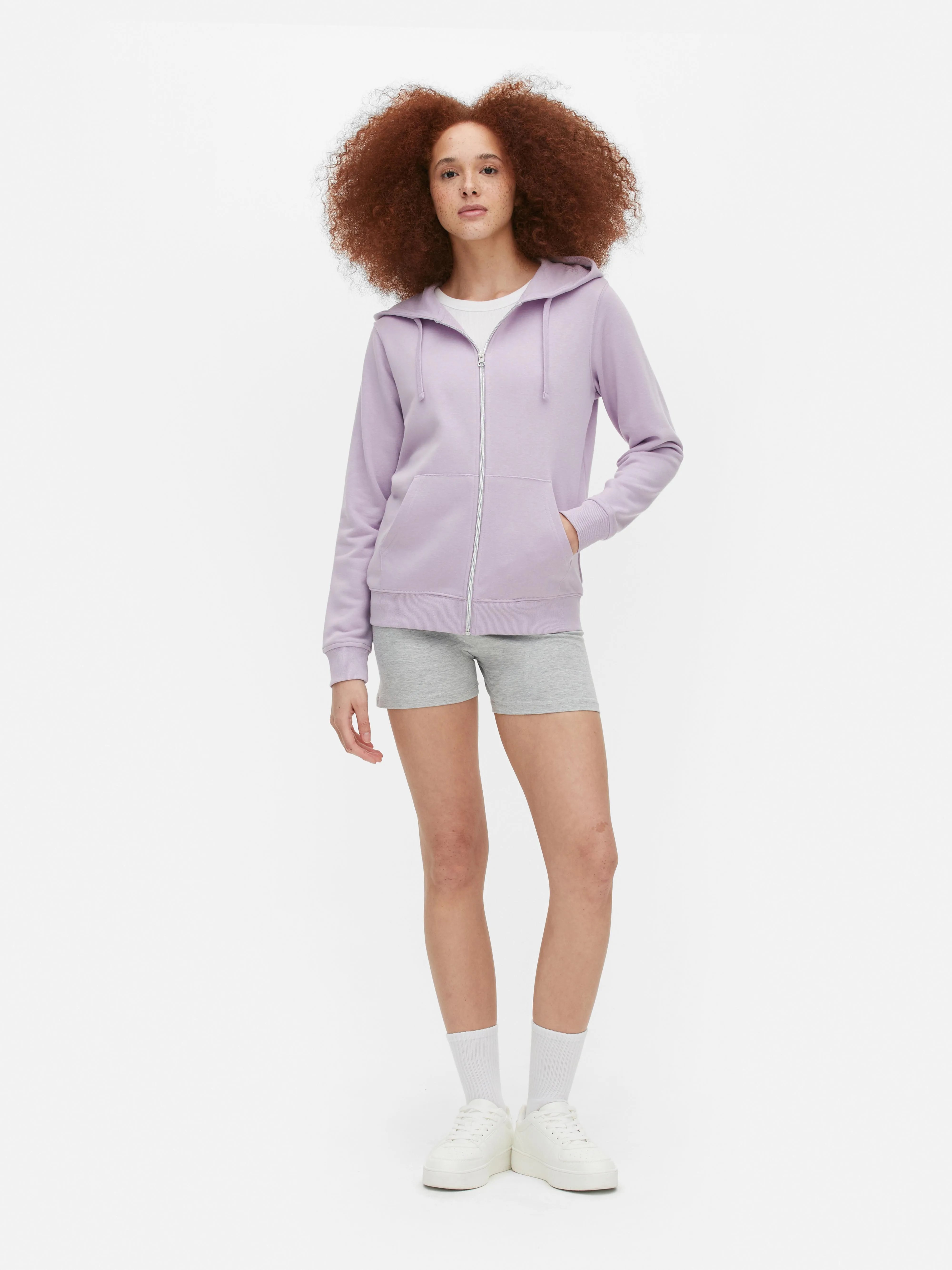 Moderna sudadera con capucha y cremallera integral