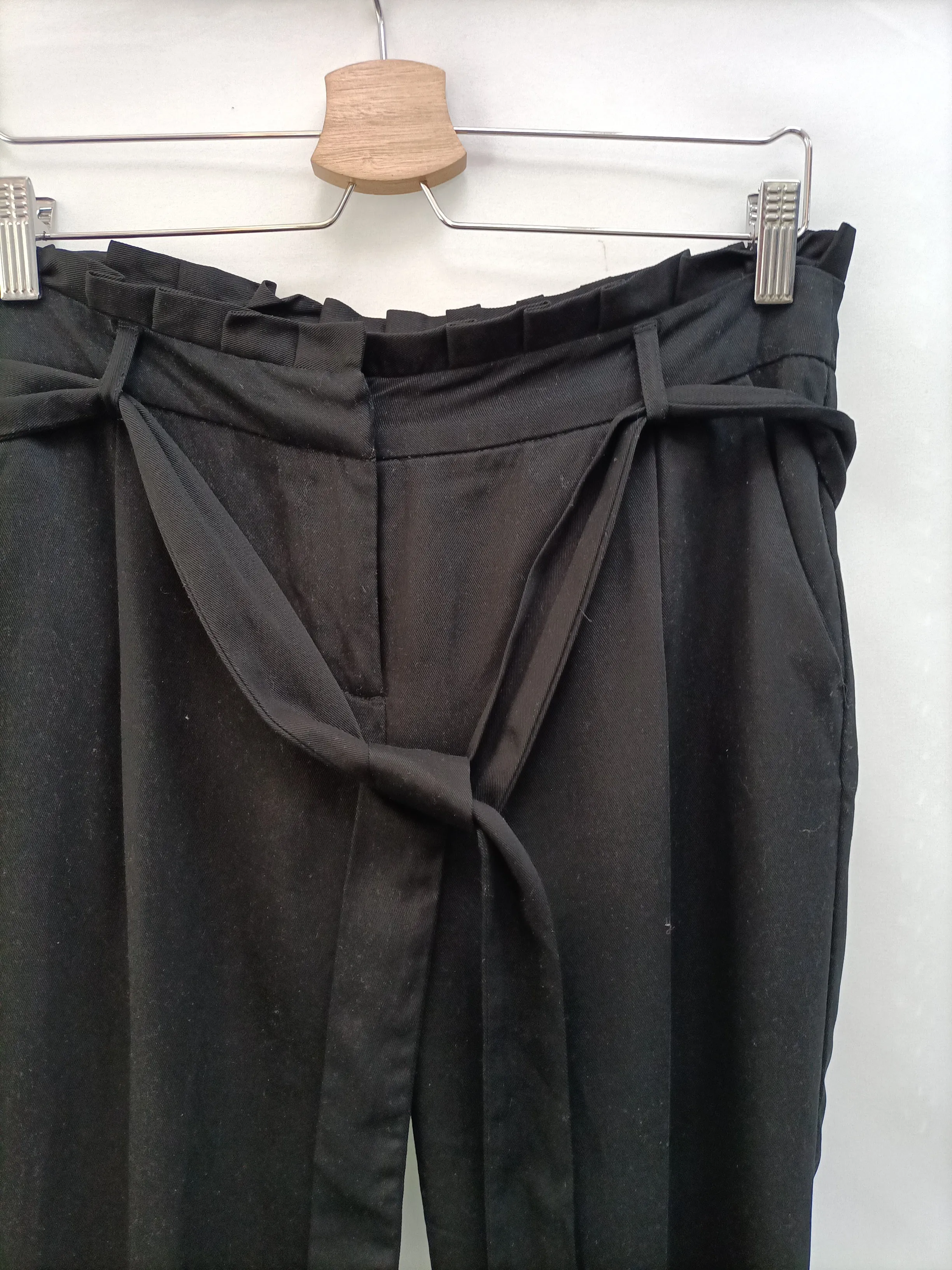 NAFNAF. Pantalón negro Fluido T.38