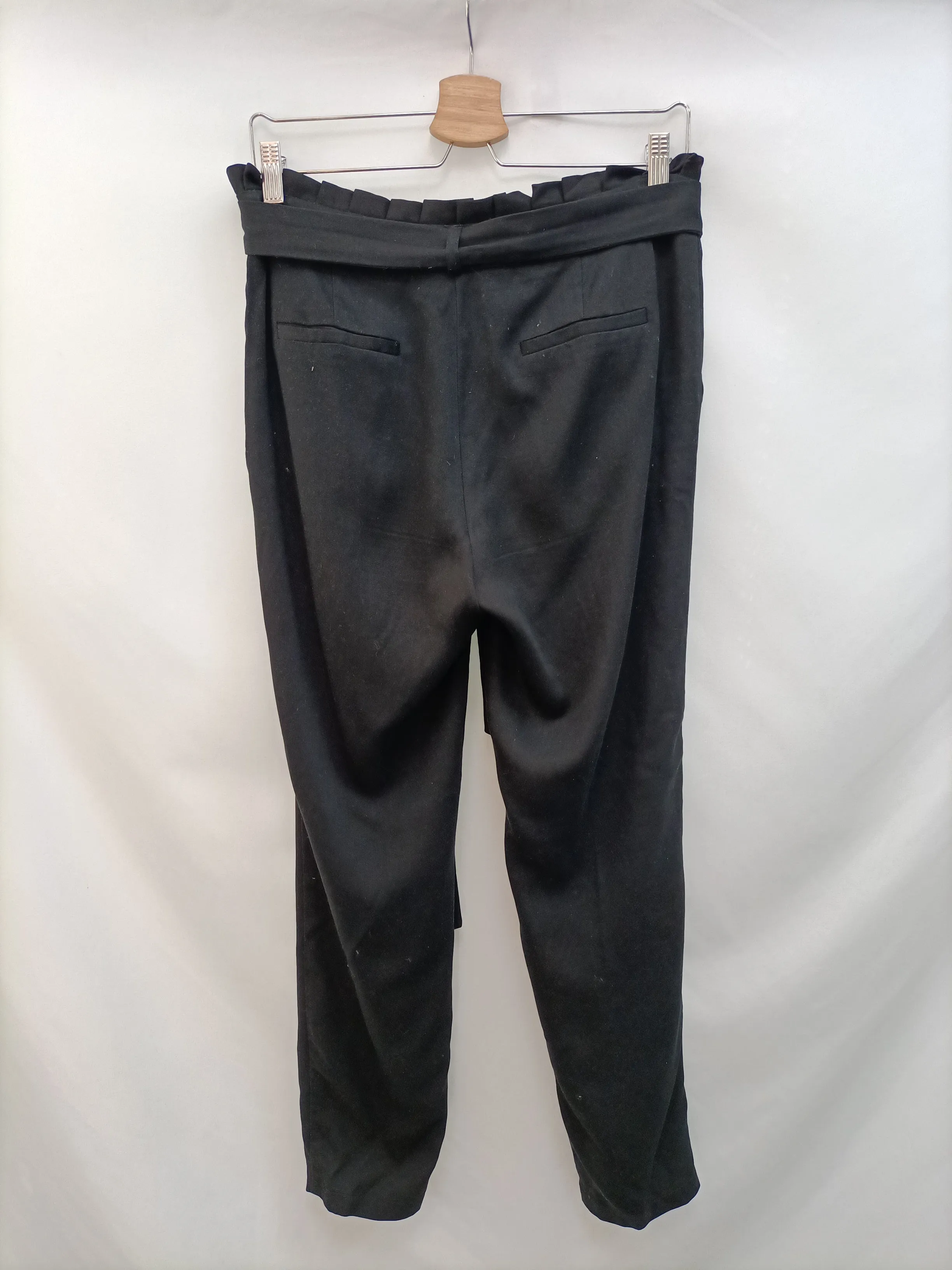 NAFNAF. Pantalón negro Fluido T.38