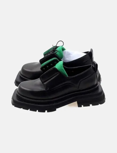 NEEDLE STUDIO Zapatos casual negros