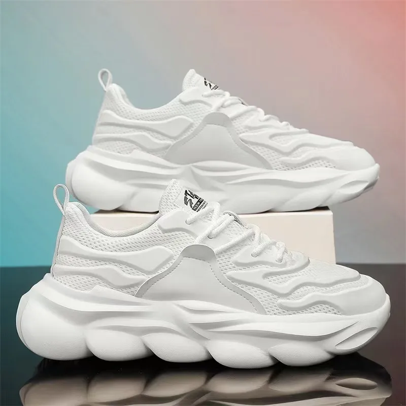 Nuevos zapatos deportivos de malla para hombre Spring Breatable zapatos de papá livianos Soled Soled Casual Zapatos de moda y ve