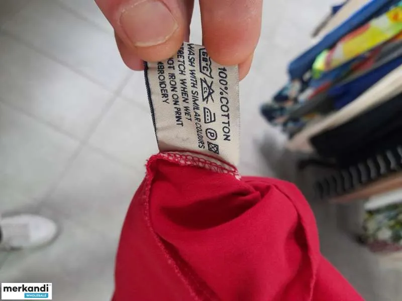 Oferta a granel: 14000 camisas de algodón de alta calidad para el comercio minorista y el comercio