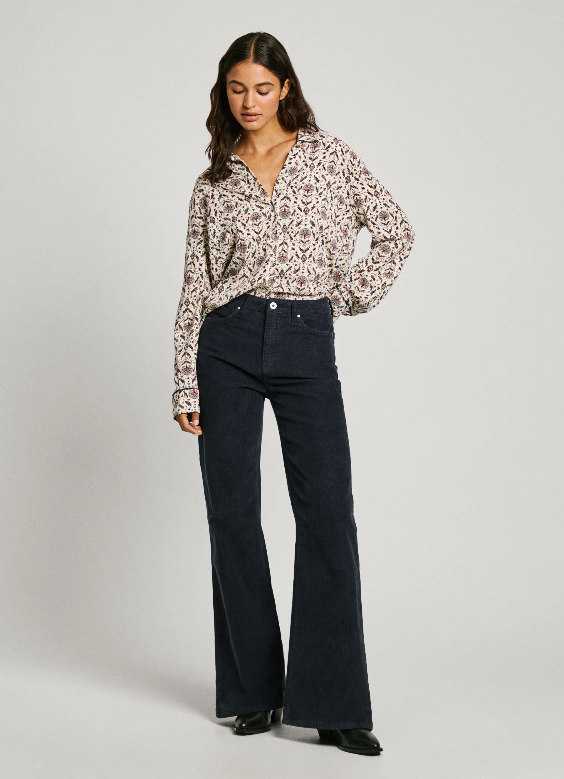 pantalón 5 bolsillos fit flare