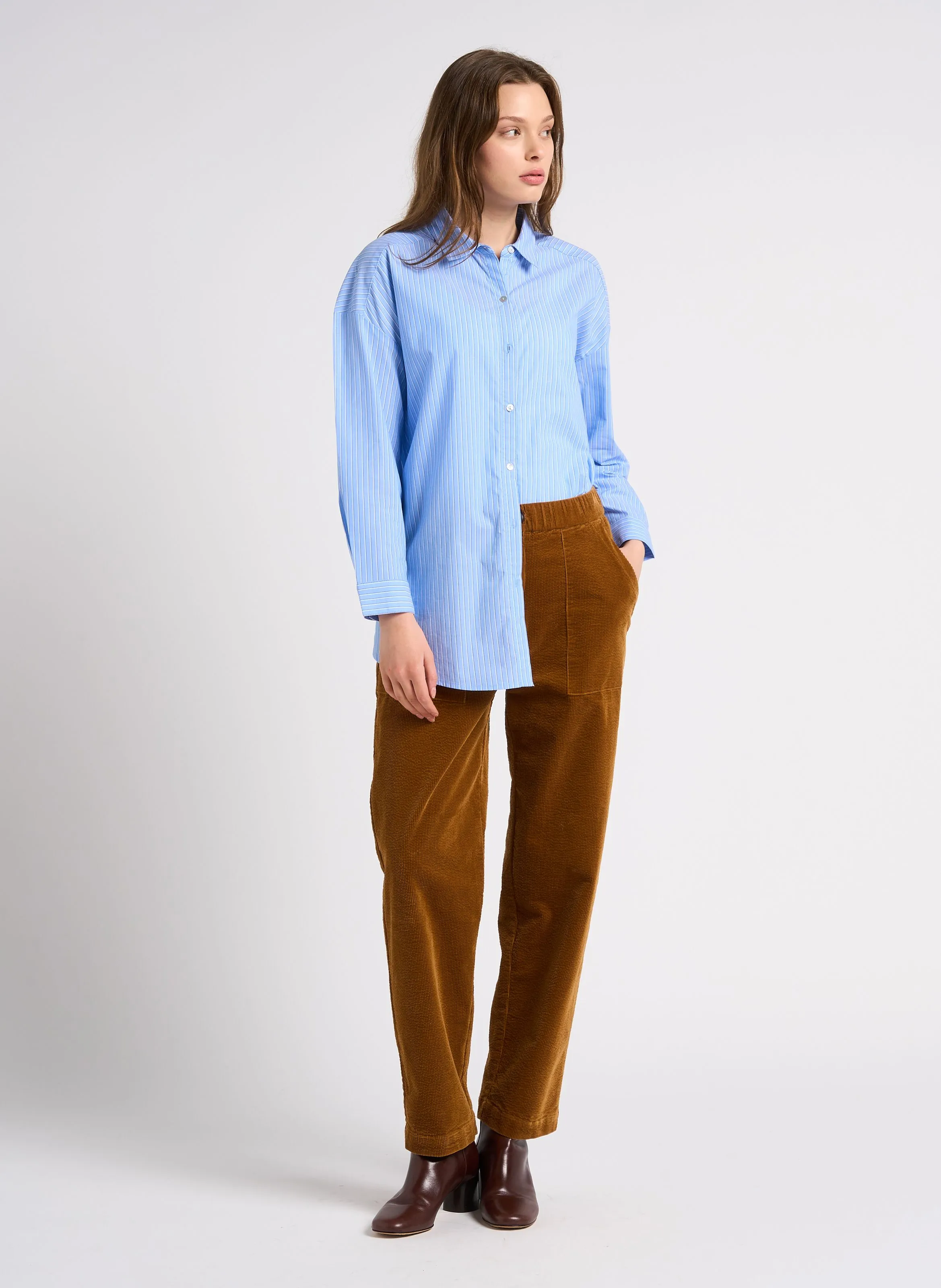 Pantalón zanahoria de algodón mezclado en marron