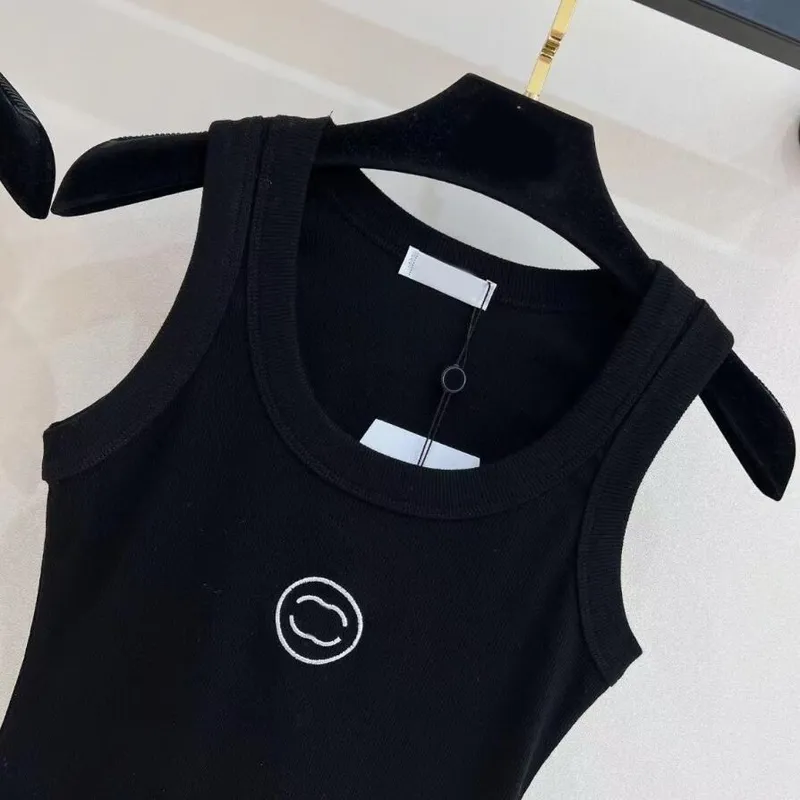 Ropa de diseñador para mujeres chalecos knits de cultivo tops camiseta para mujer algodón puro alfabeto estirado bordado bordado